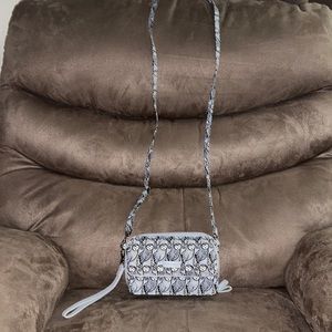 NWOT Vera Bradley All in One Crossbody wallet